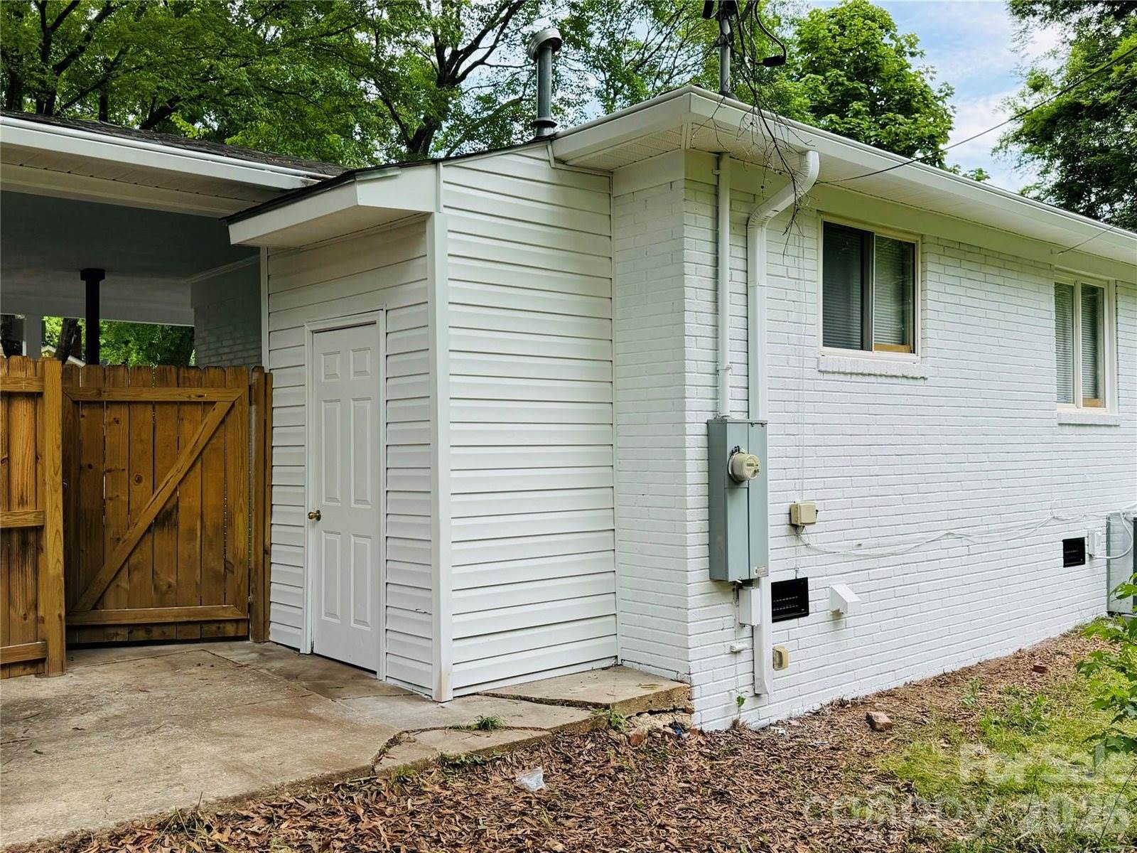 1211 Campus Street, Charlotte, NC 28216