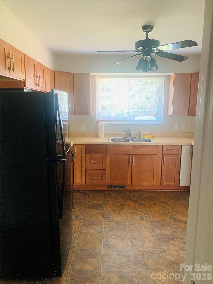 1211 Campus Street, Charlotte, NC 28216