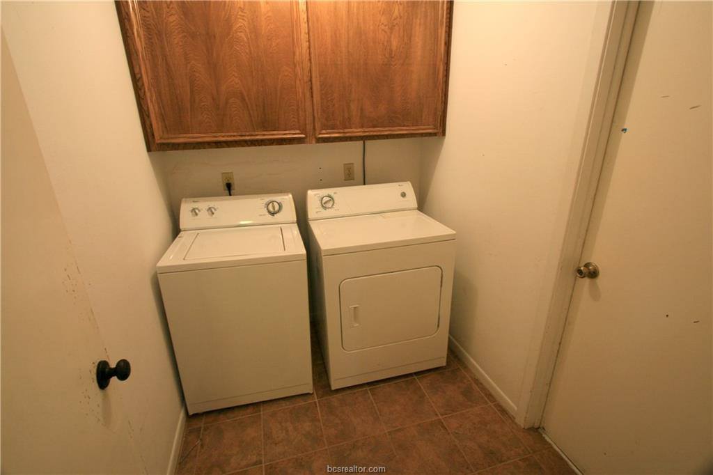 1008 Crestwood Drive, Bryan, TX 77801