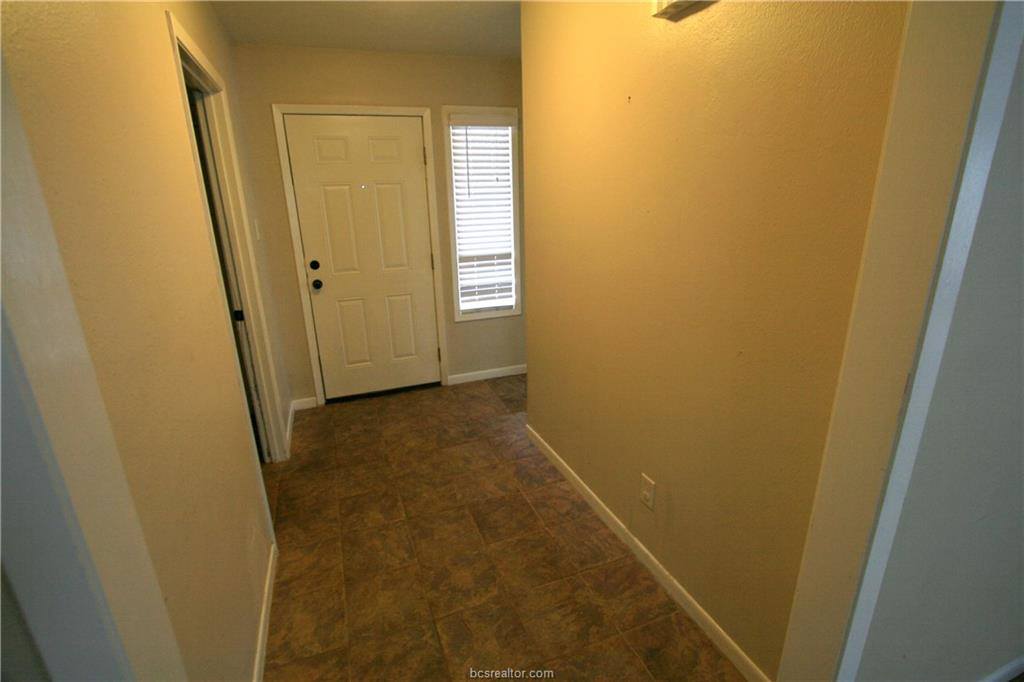1008 Crestwood Drive, Bryan, TX 77801