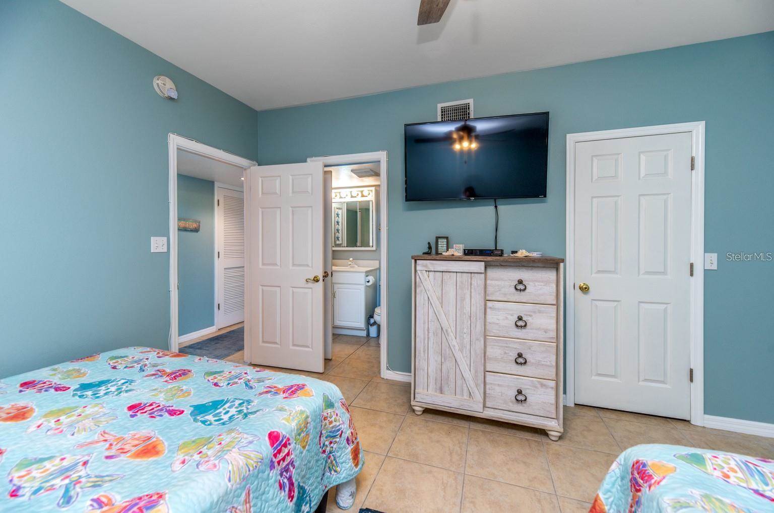 6006 Gulf Drive, Holmes Beach, FL 34217
