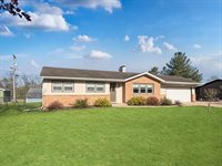 527 Timber Hills Drive, Freeport, IL 61032