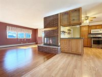 527 Timber Hills Drive, Freeport, IL 61032