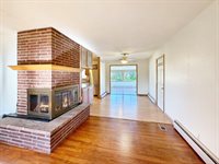 527 Timber Hills Drive, Freeport, IL 61032