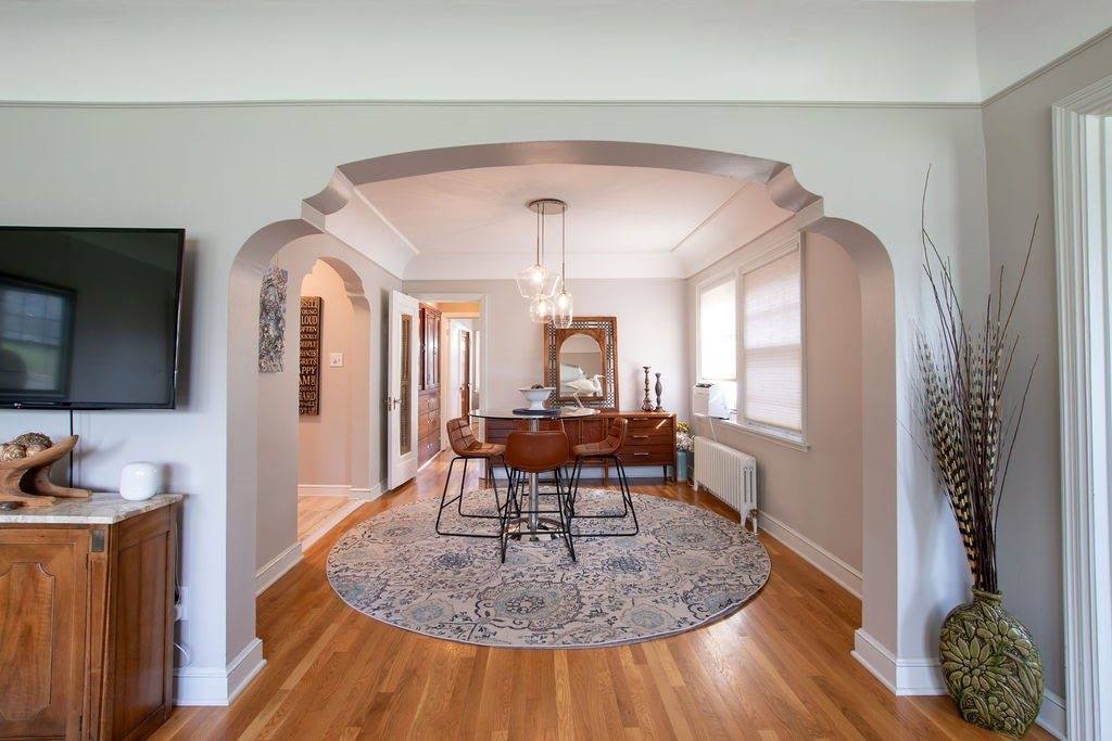 4345 Grand Avenue, Des Moines, IA 50312