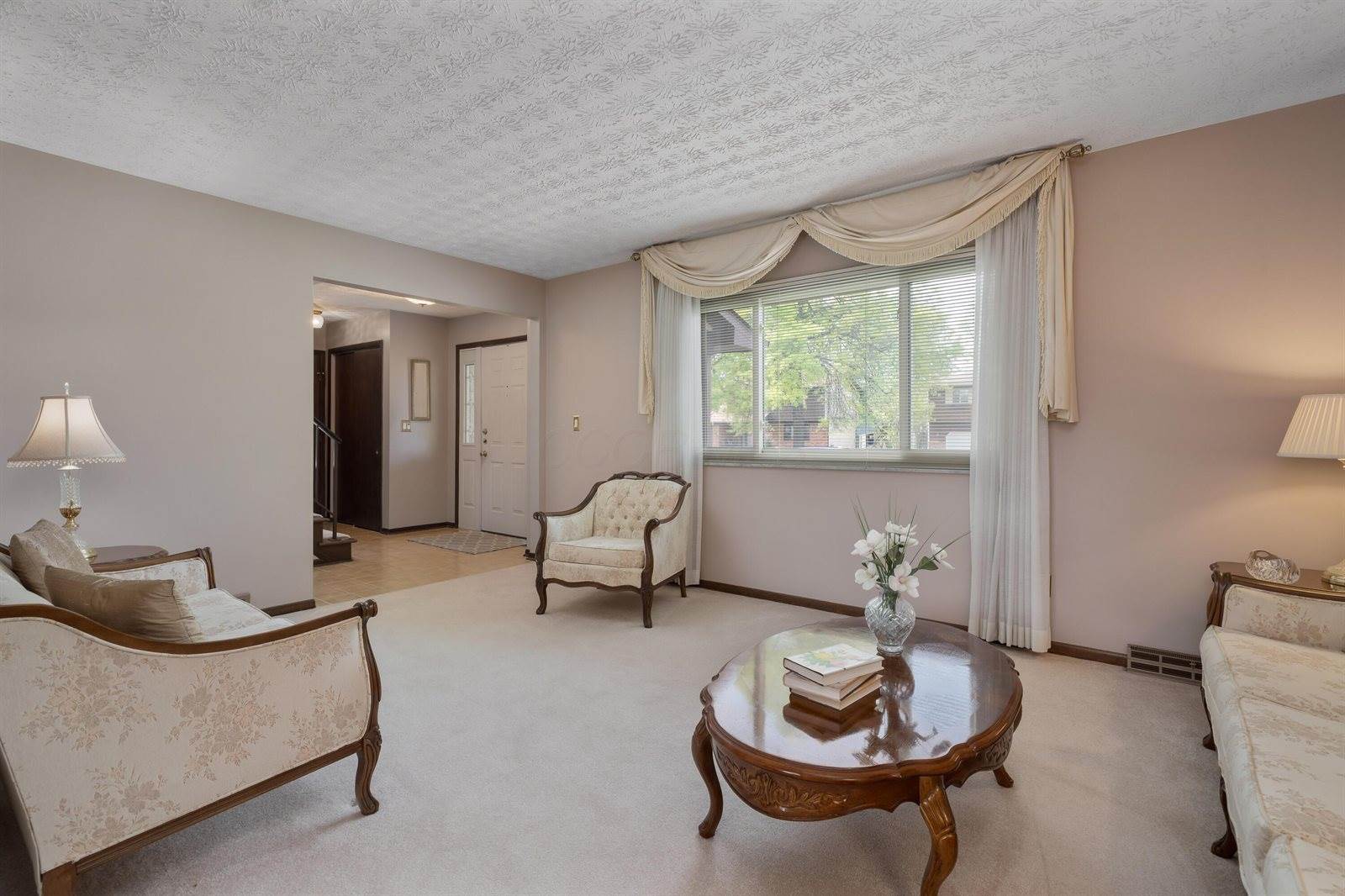 6898 Starfire Drive, Reynoldsburg, OH 43068