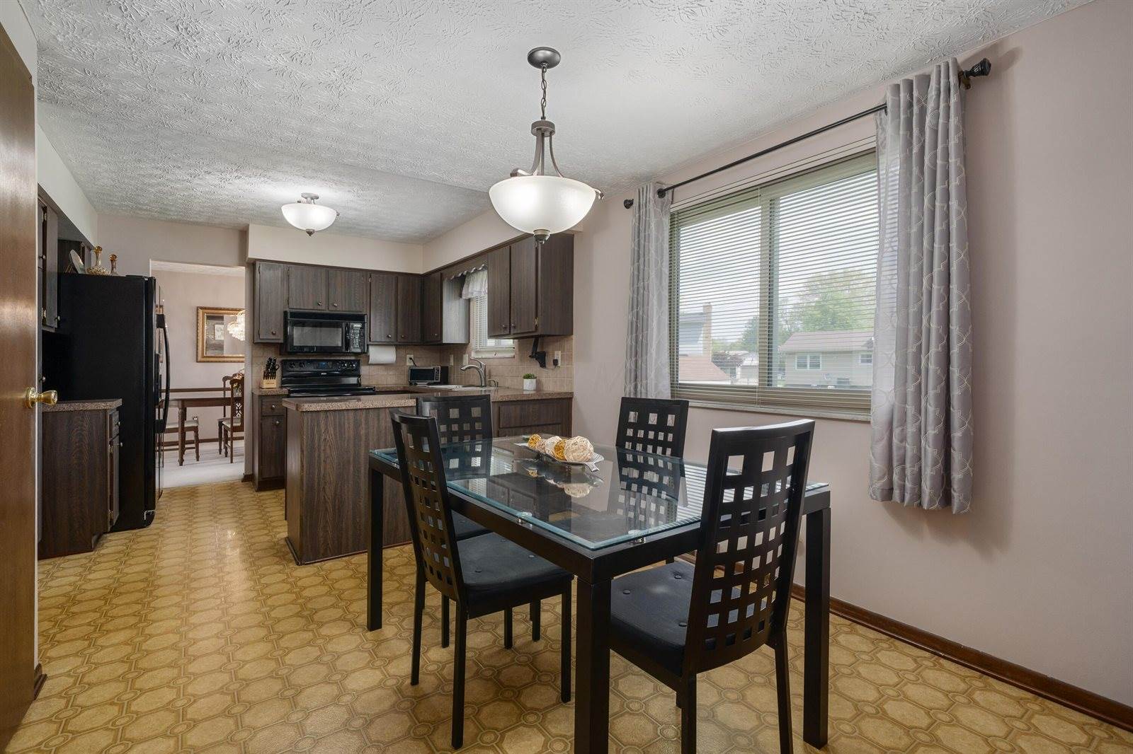 6898 Starfire Drive, Reynoldsburg, OH 43068