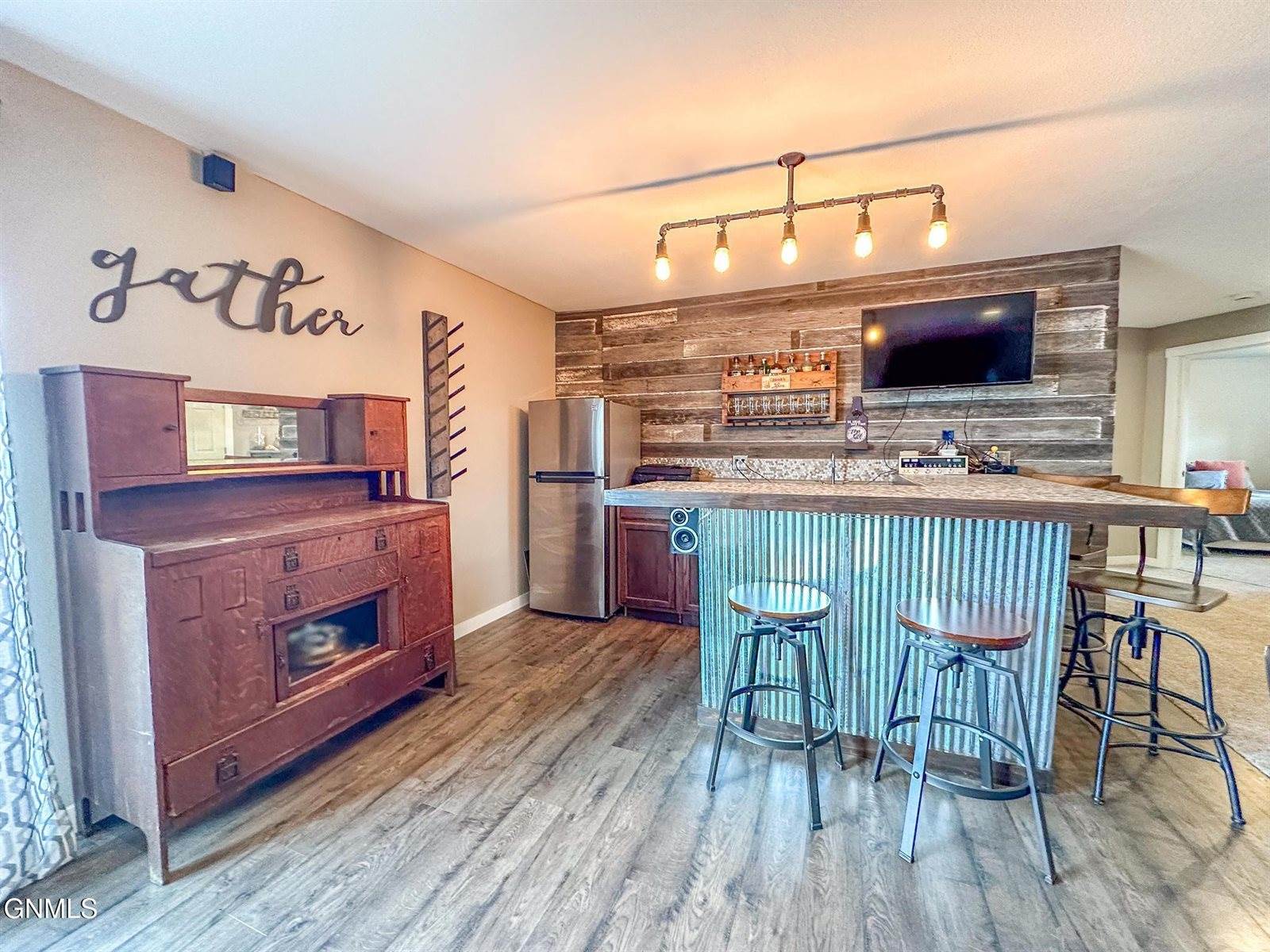 502 Granite Drive, Bismarck, ND 58503