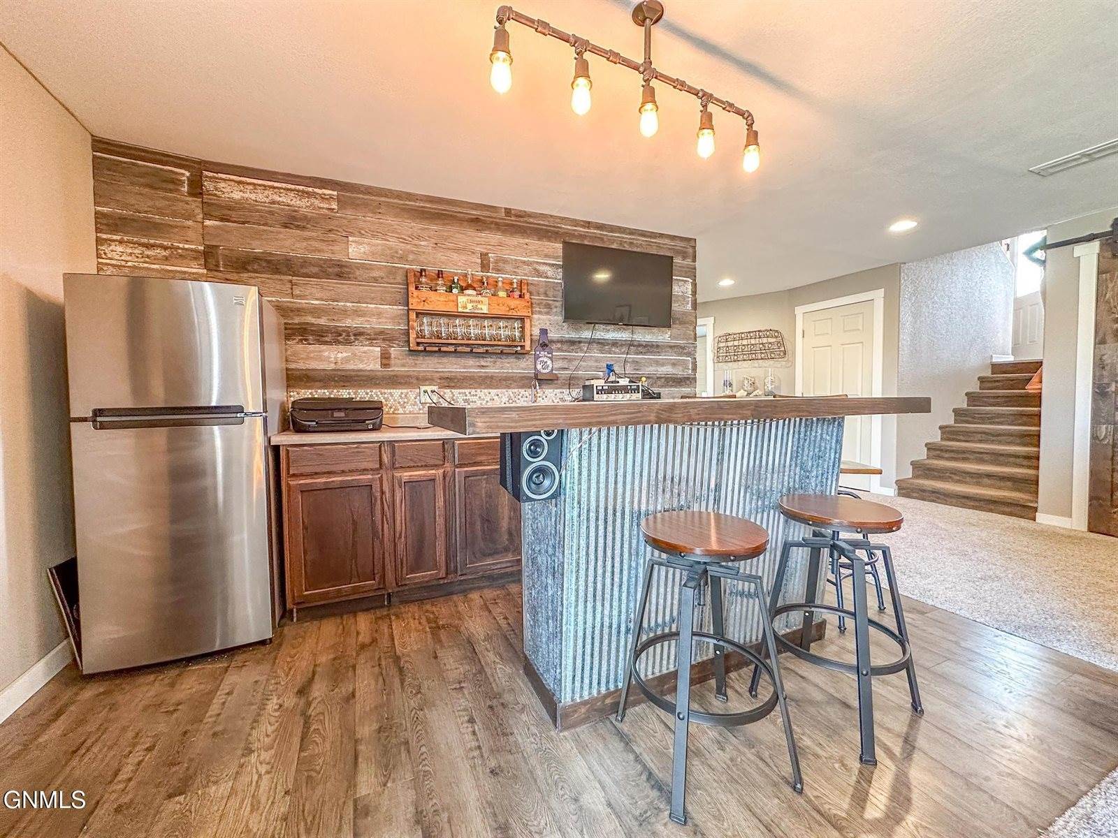 502 Granite Drive, Bismarck, ND 58503