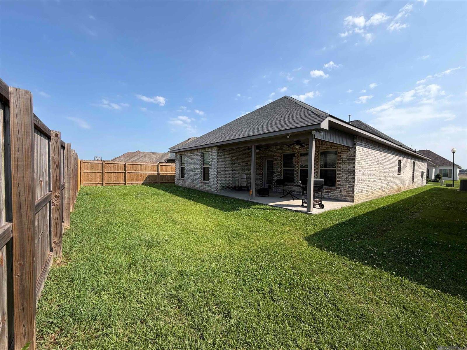 1074 Elliston Dr, Gonzales, LA 70737