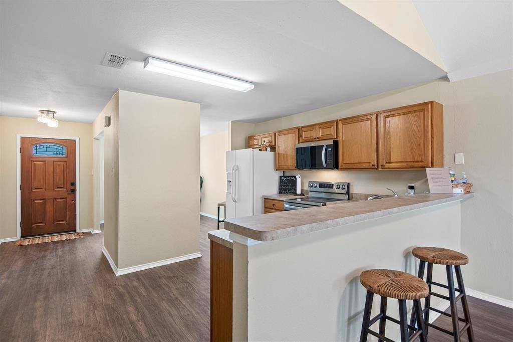 5589 Hunters Bend Lane, Dallas, TX 75249