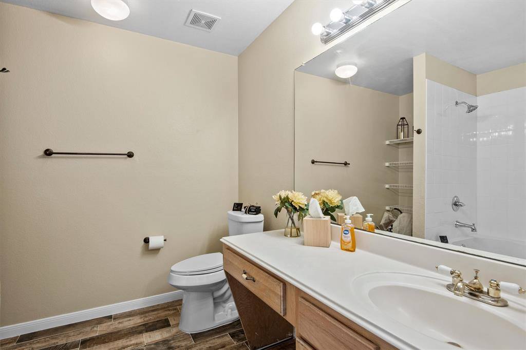 5589 Hunters Bend Lane, Dallas, TX 75249