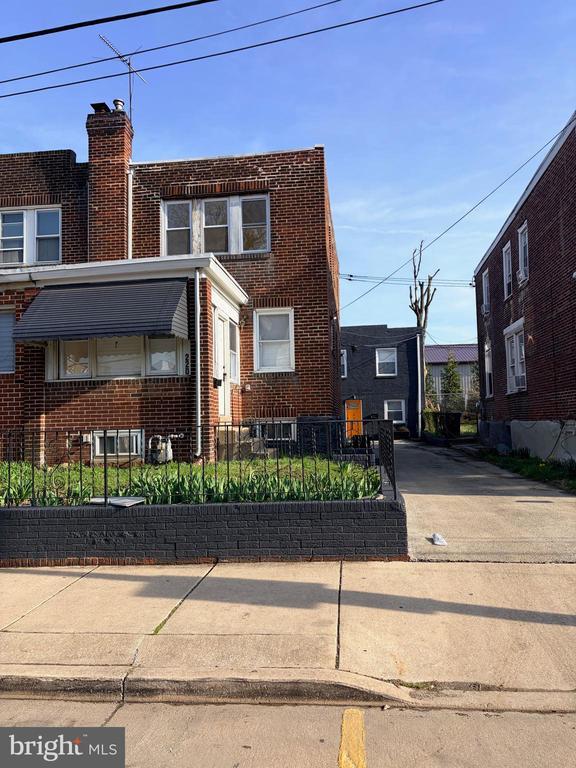220 North 9TH Street, Darby, PA 19023