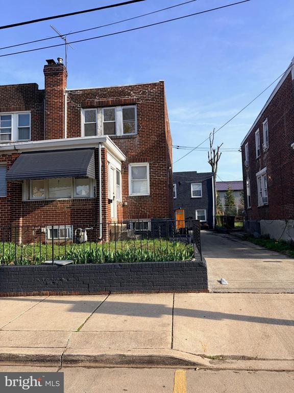220 North 9TH Street, Darby, PA 19023