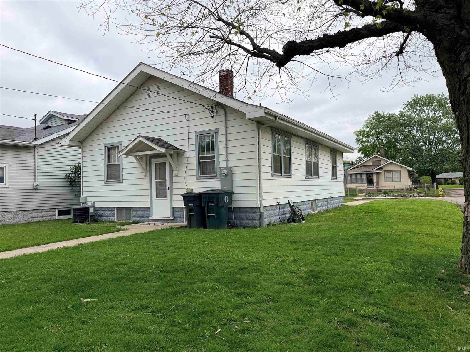 1725 S High Street, Muncie, IN 47302