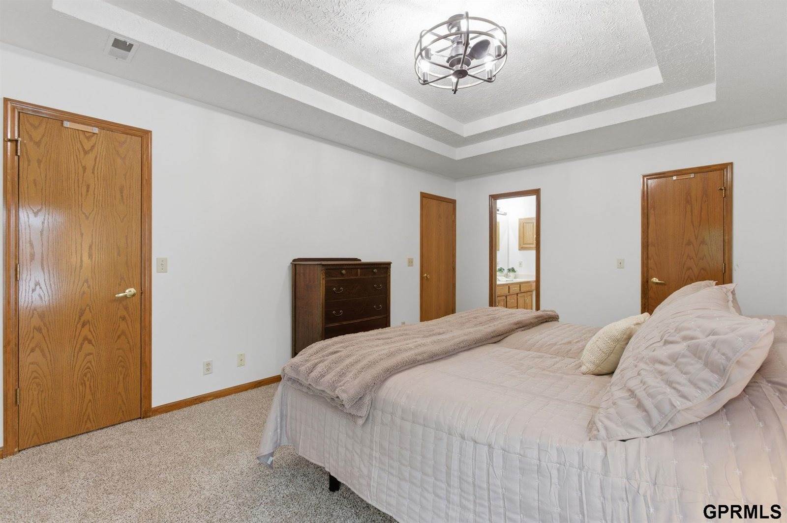 13532 Boyd Street, Omaha, NE 68164