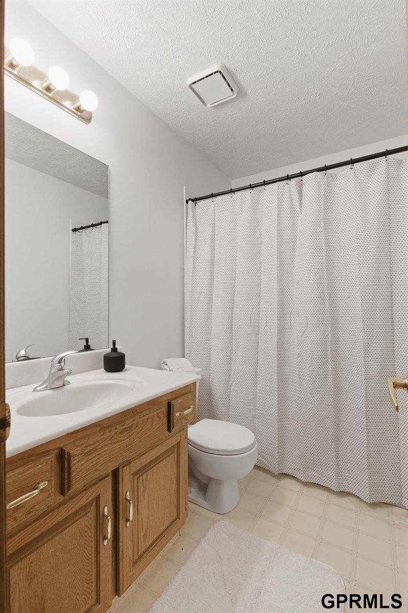 13532 Boyd Street, Omaha, NE 68164