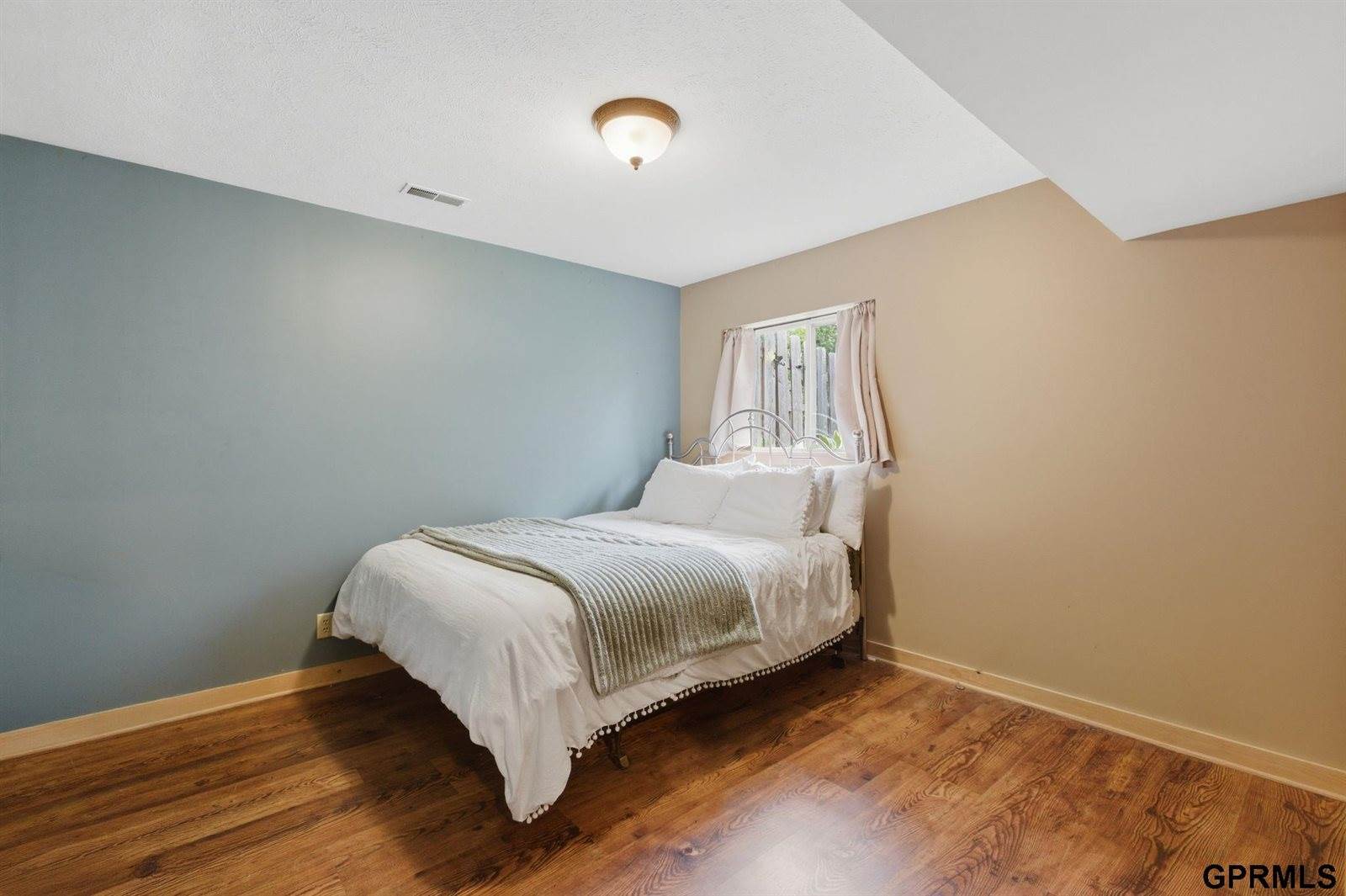 13532 Boyd Street, Omaha, NE 68164