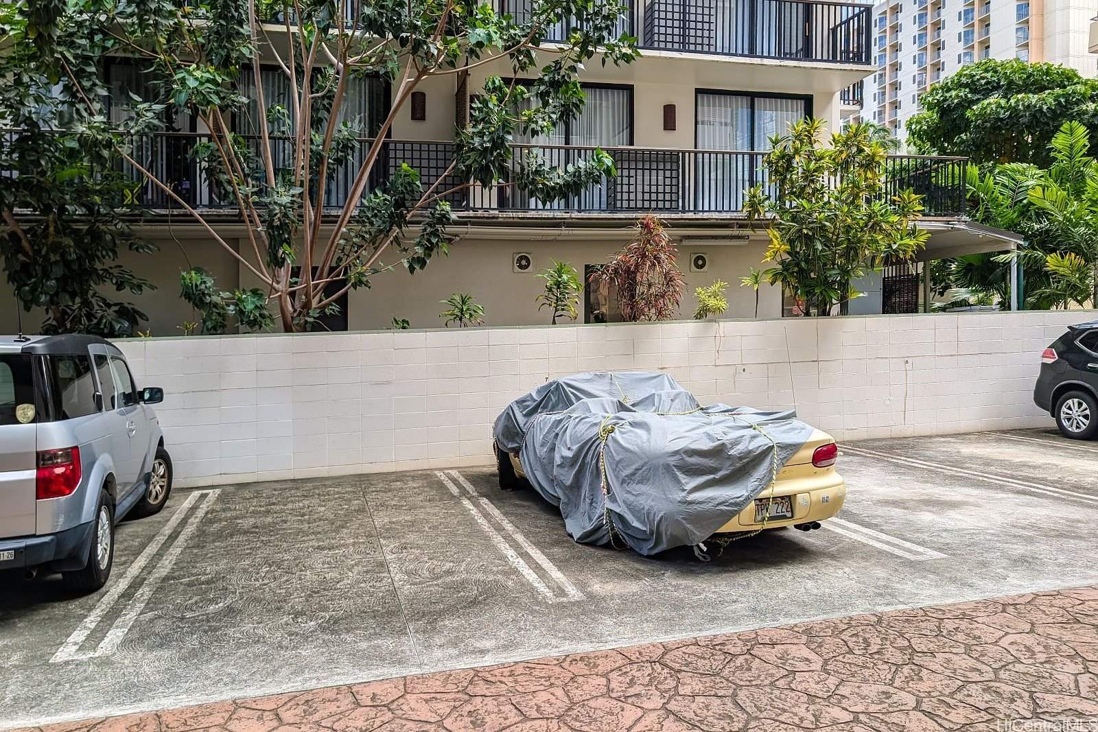 411 Kaiolu Street, Honolulu, HI 96815