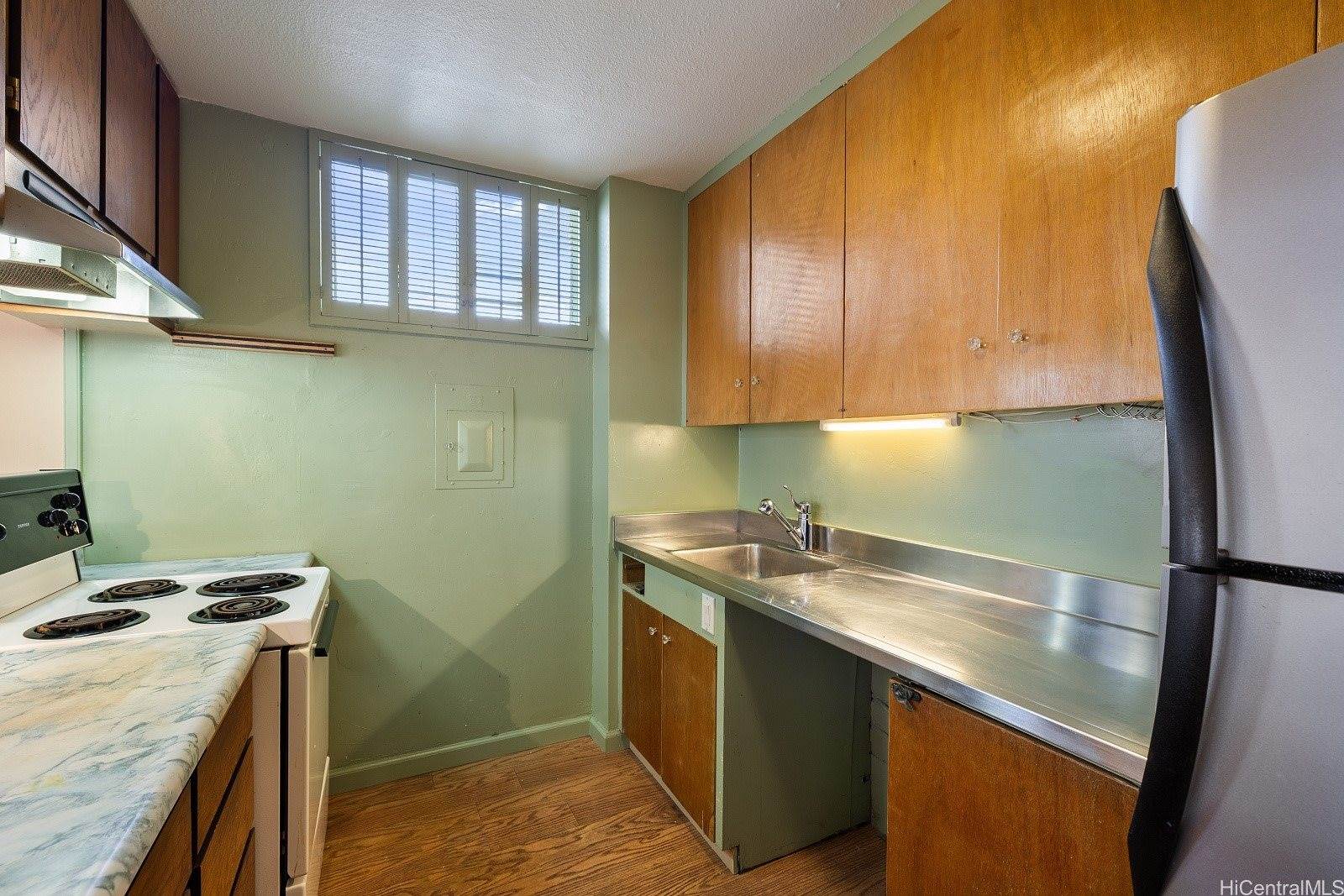 411 Kaiolu Street, Honolulu, HI 96815