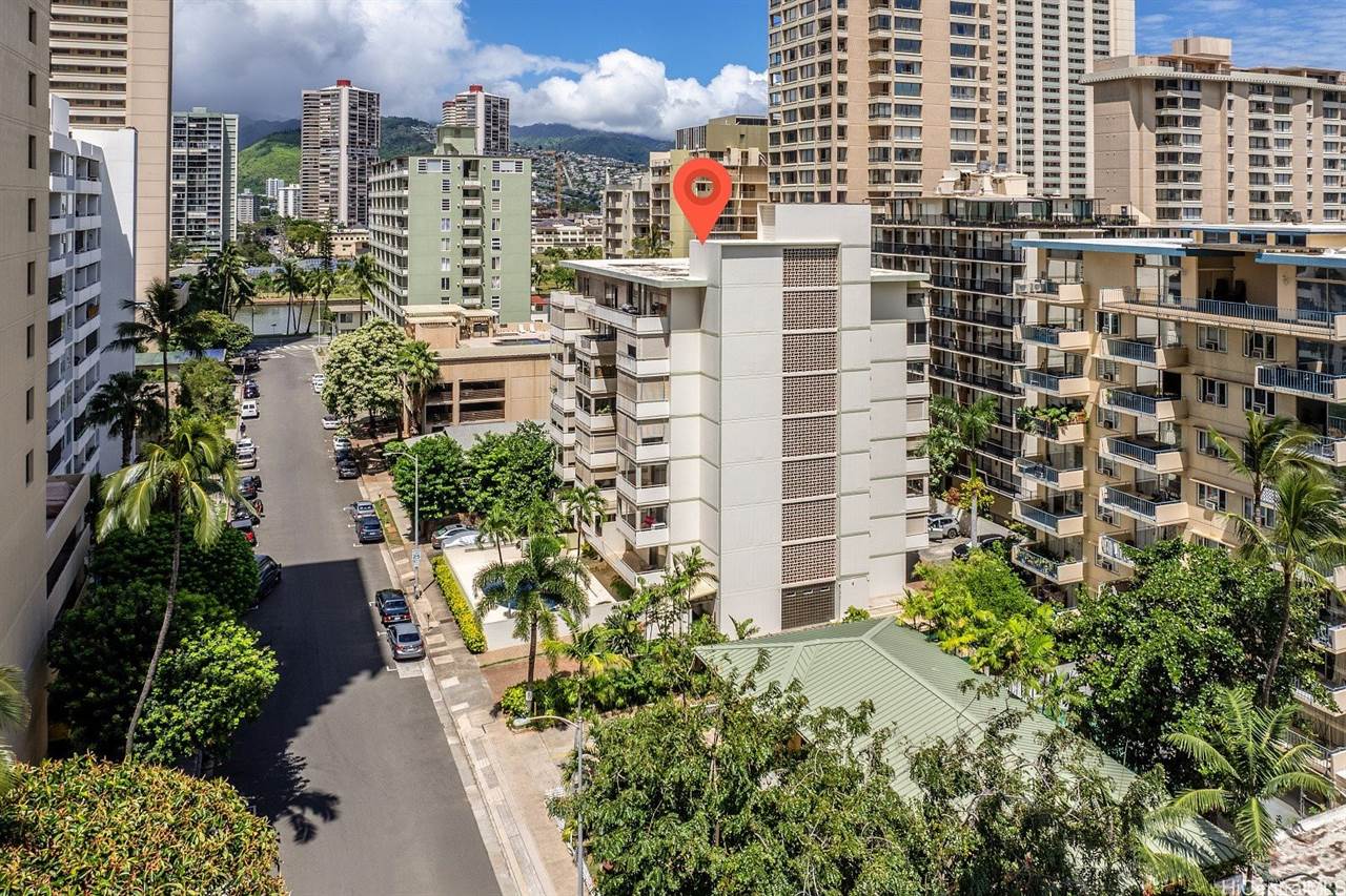411 Kaiolu Street, Honolulu, HI 96815