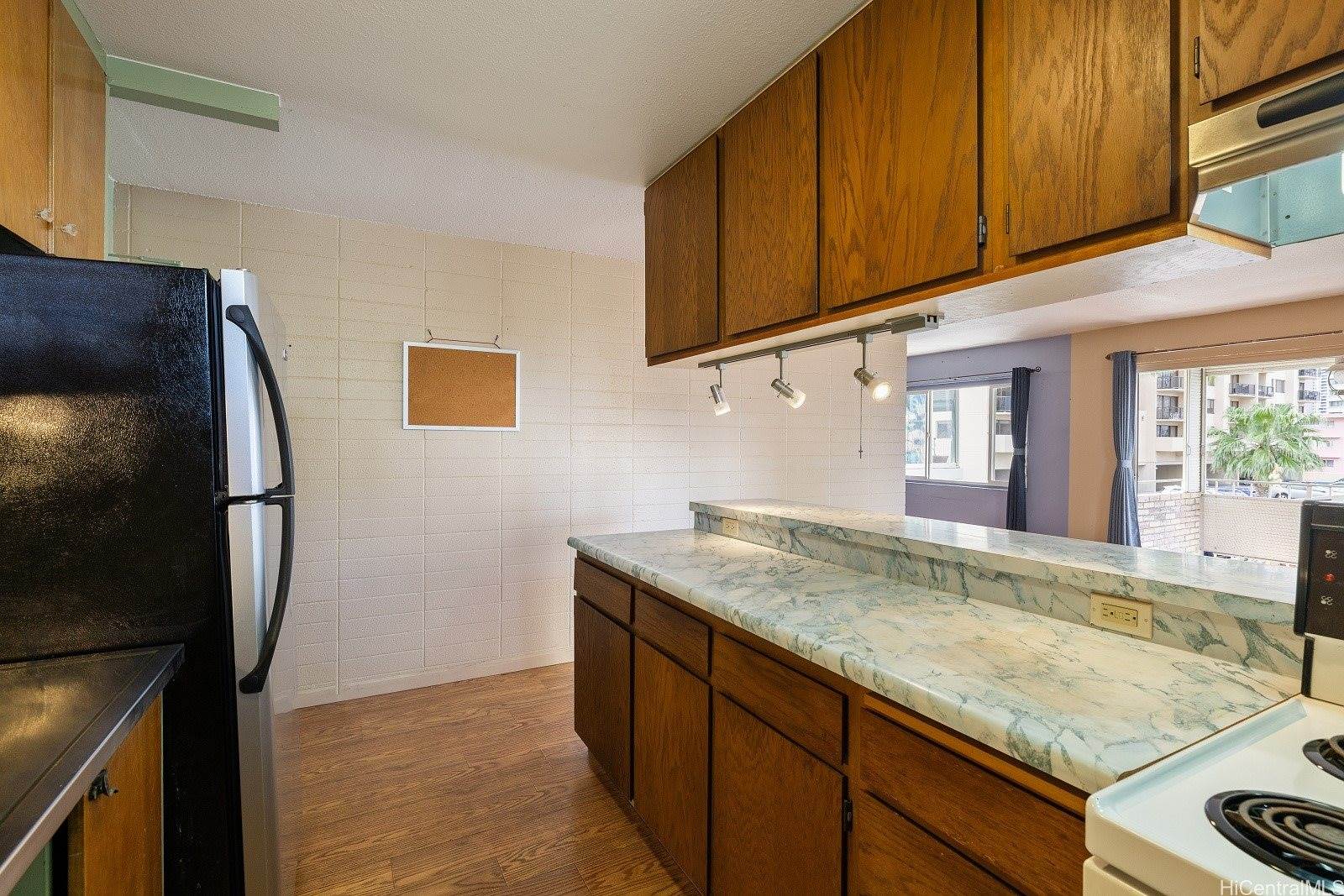 411 Kaiolu Street, Honolulu, HI 96815