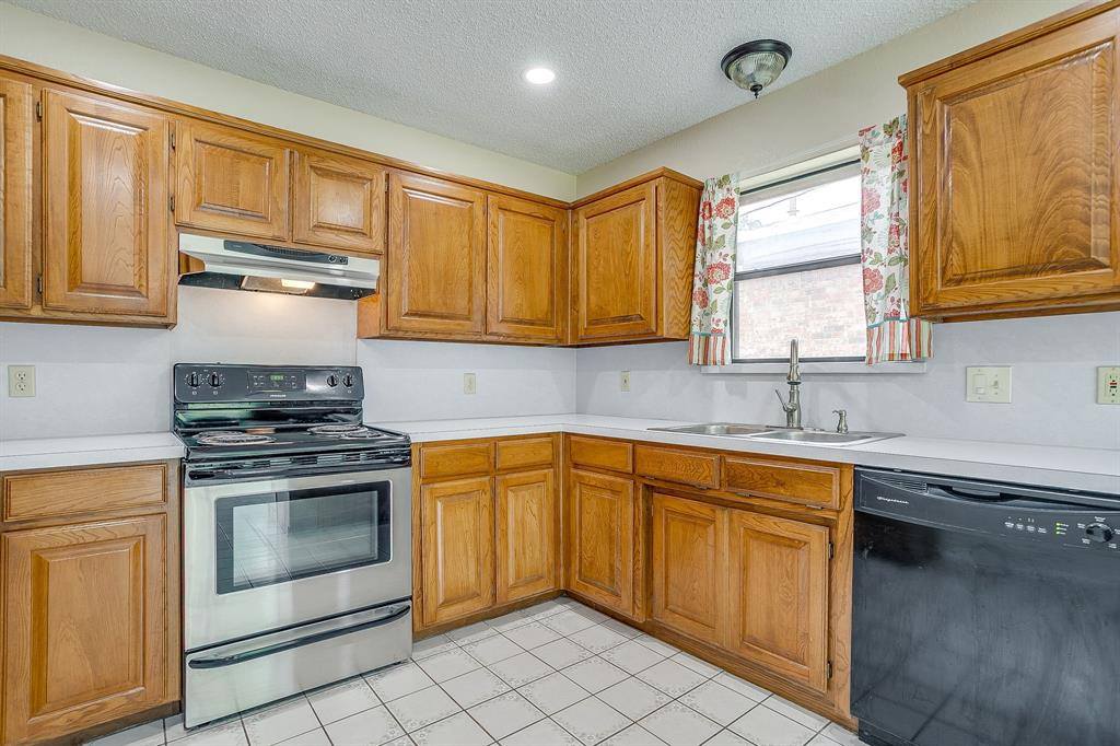 8613 Silver Creek Road, White Settlement, TX 76108