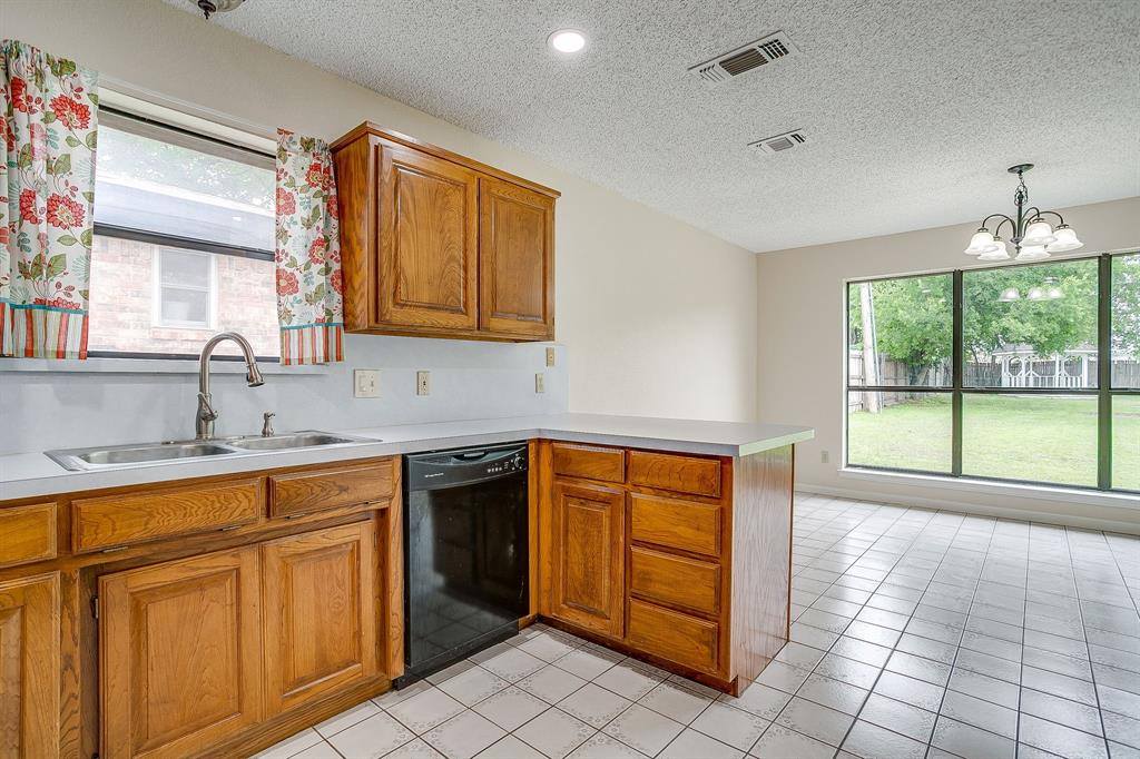 8613 Silver Creek Road, White Settlement, TX 76108