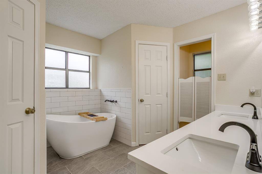 8613 Silver Creek Road, White Settlement, TX 76108