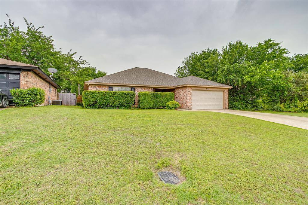 8613 Silver Creek Road, White Settlement, TX 76108