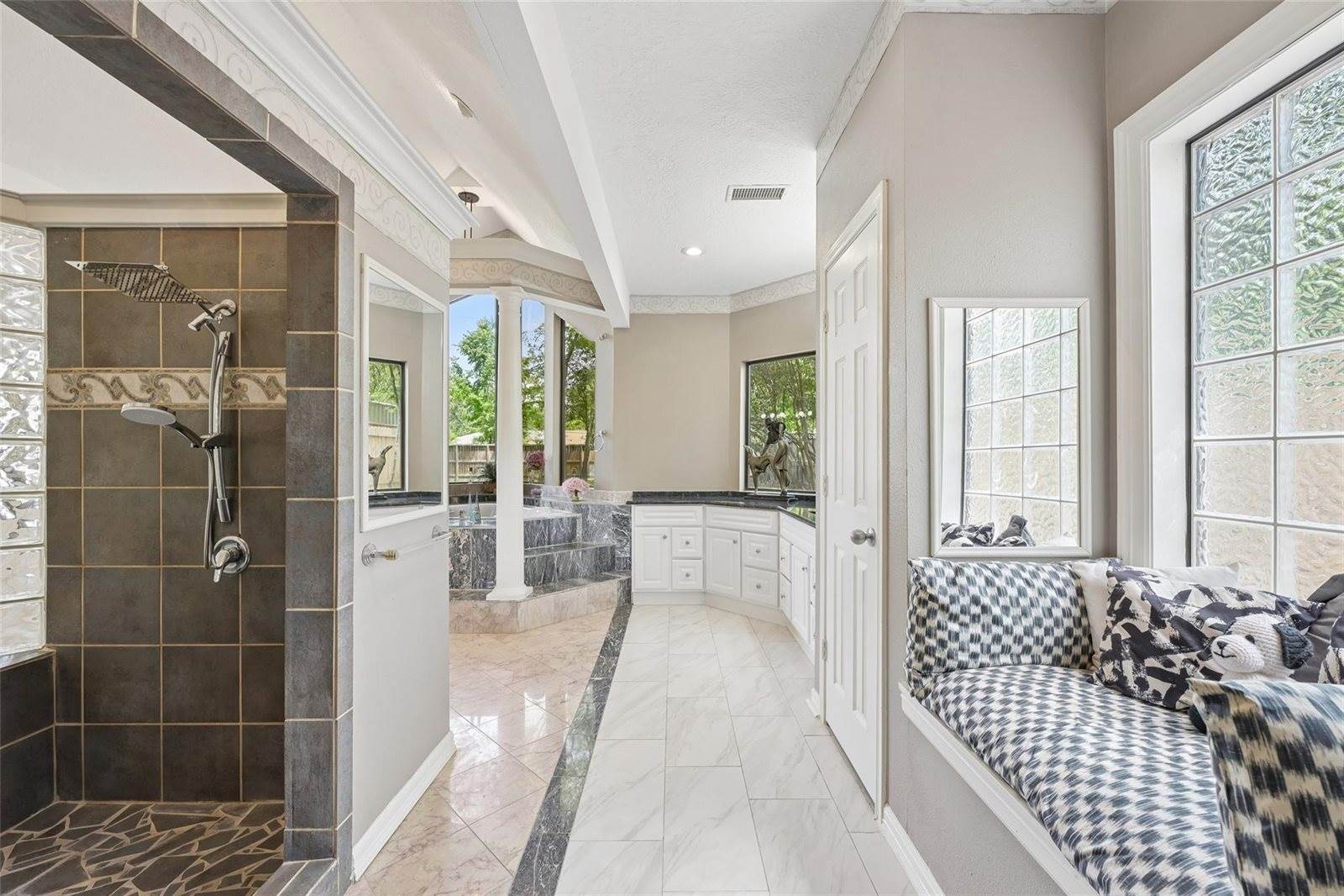 1211 Golden Bear Lane, Kingwood, TX 77339