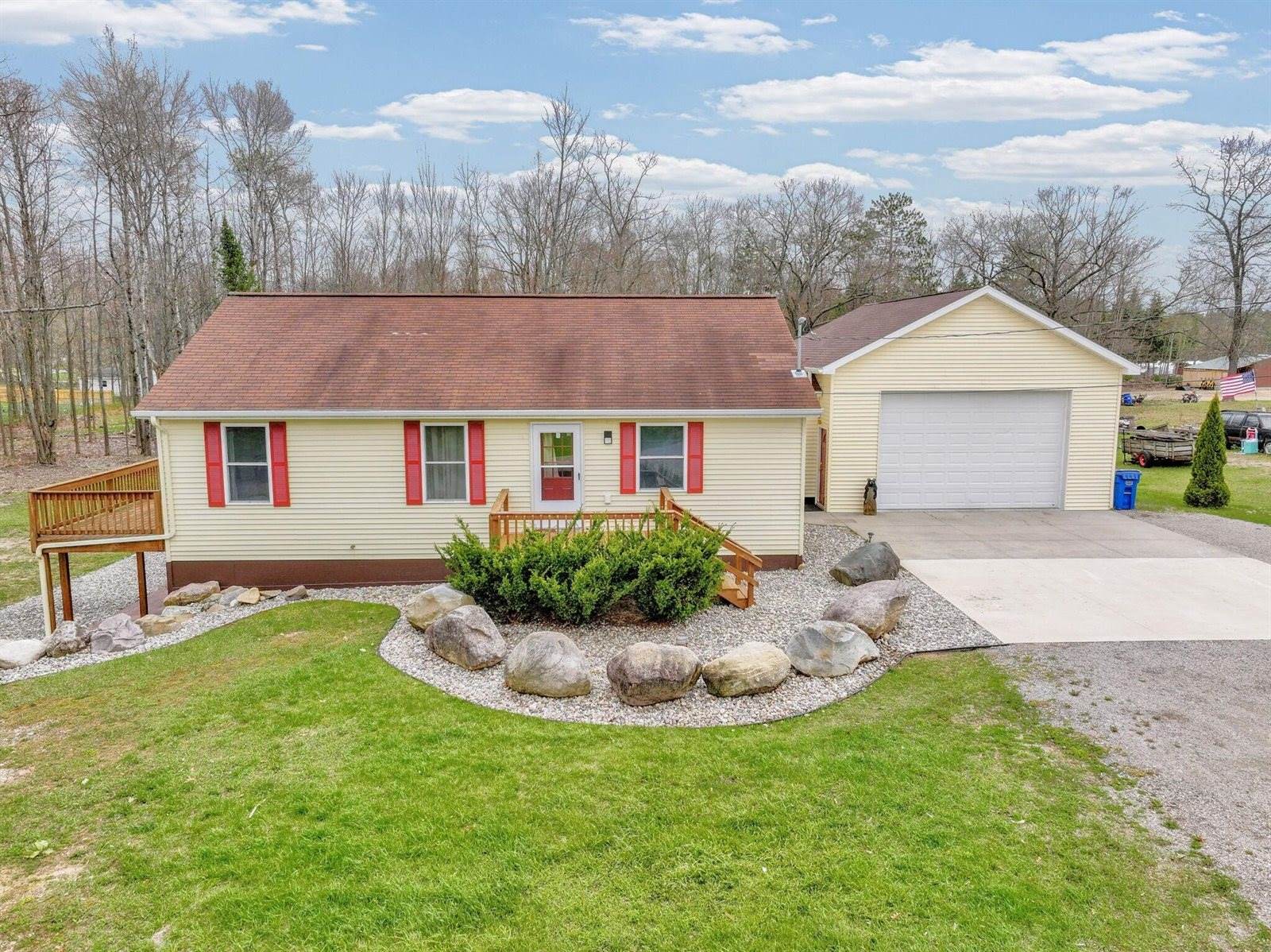 7687 Stone School Road, Houghton Lake, MI 48629