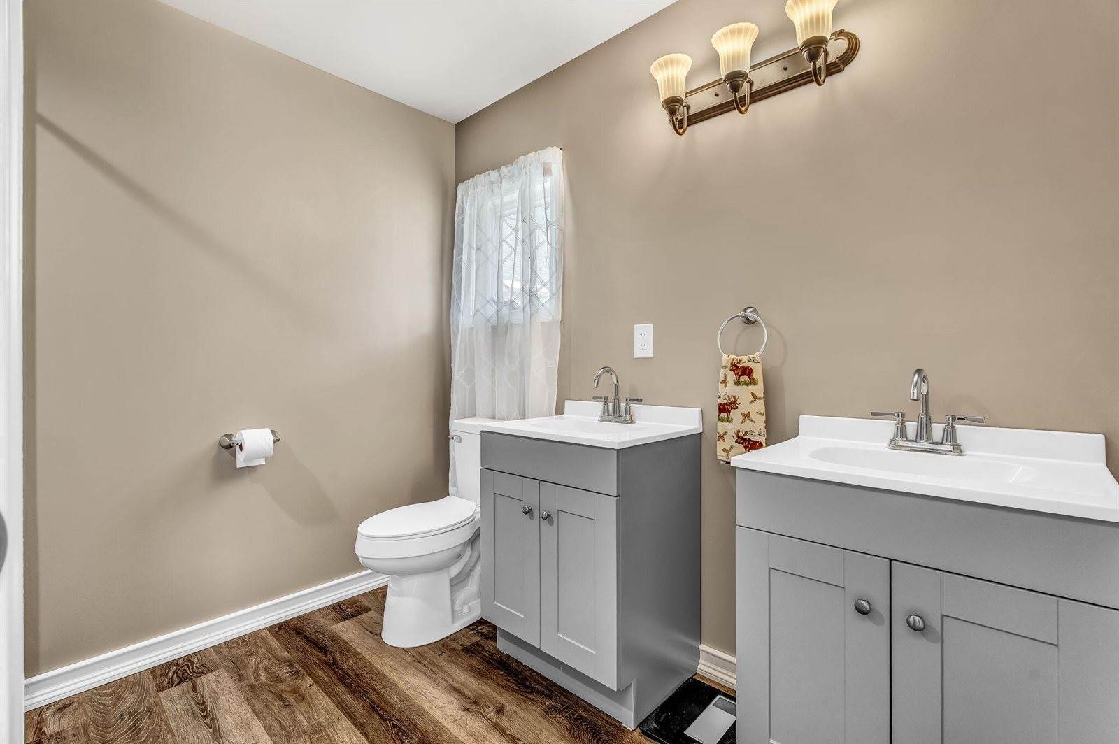 272 Enfield Road, Lincoln, ME 04457