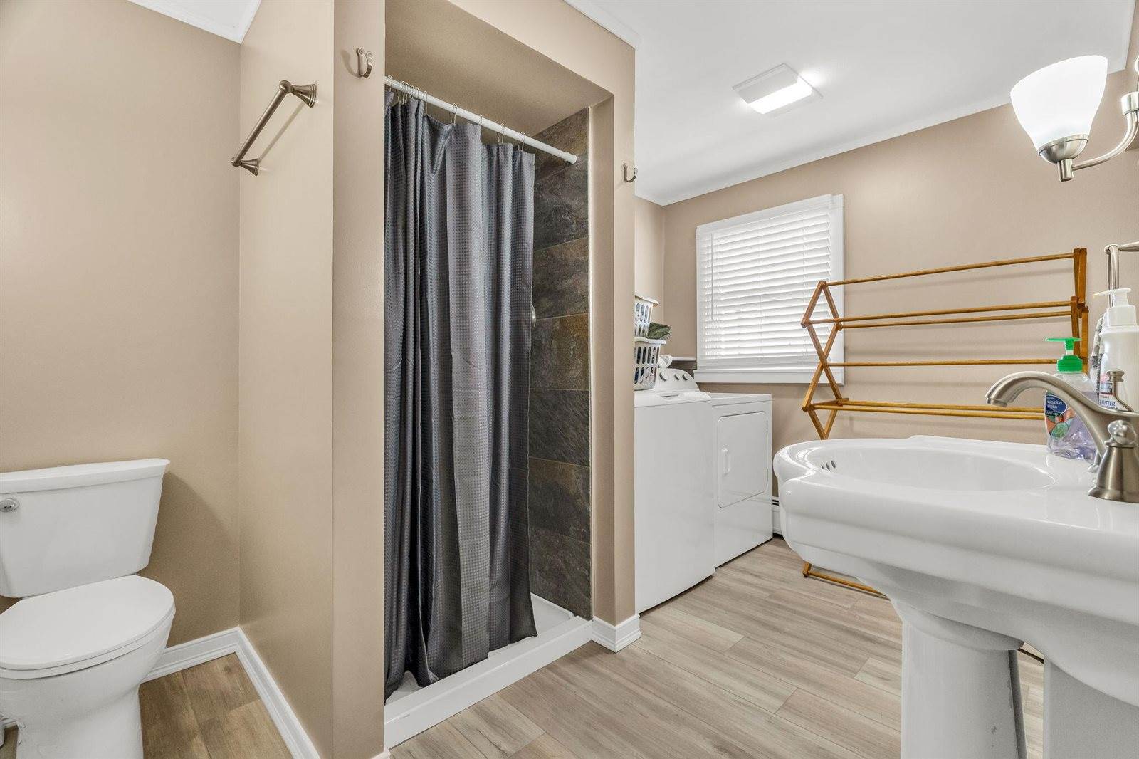 272 Enfield Road, Lincoln, ME 04457