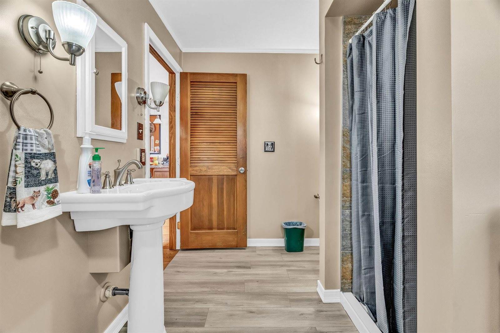 272 Enfield Road, Lincoln, ME 04457