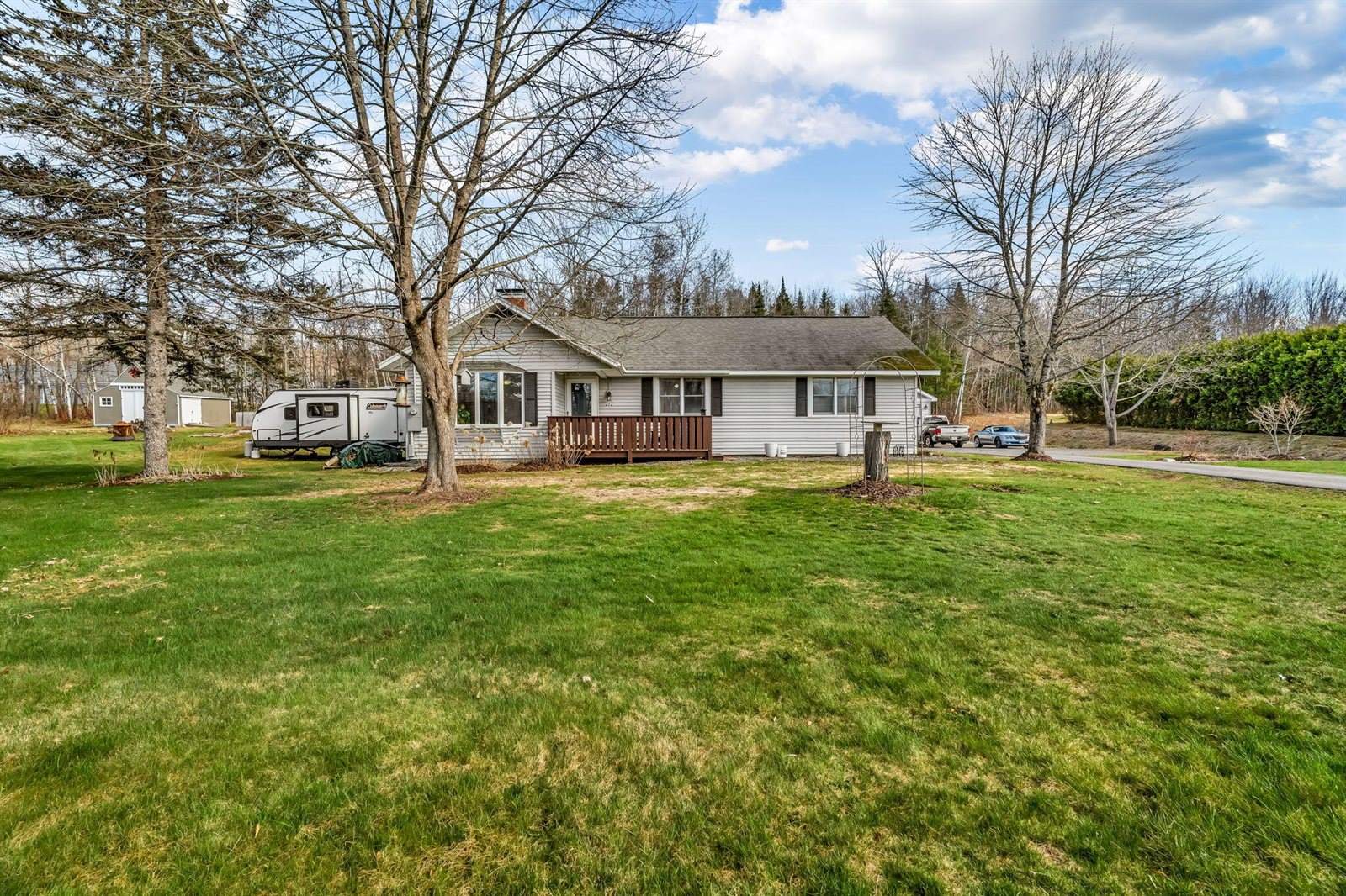 272 Enfield Road, Lincoln, ME 04457