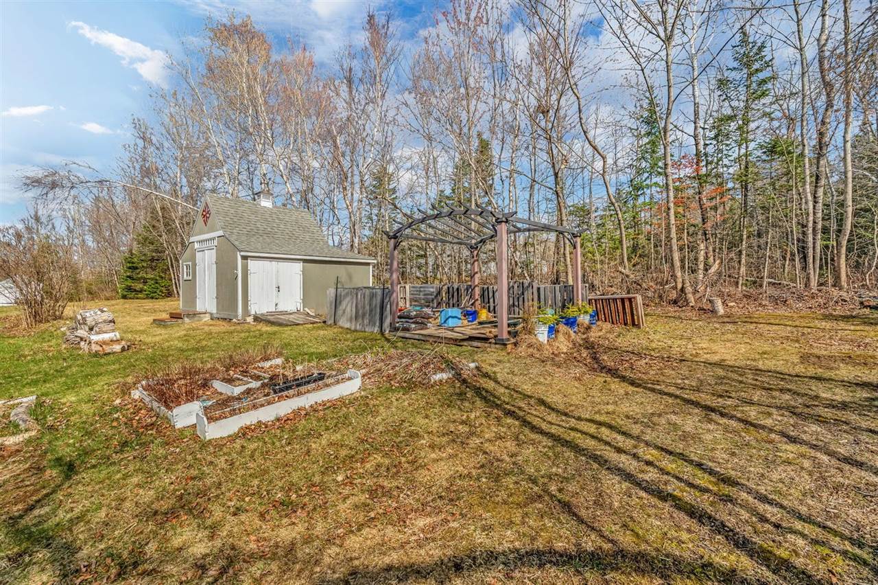 272 Enfield Road, Lincoln, ME 04457