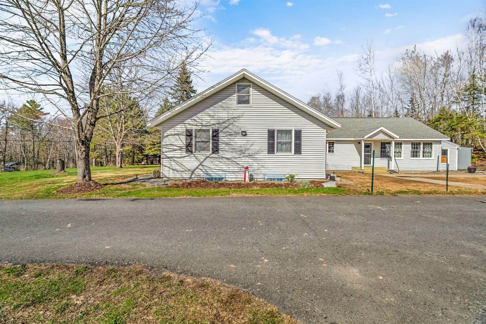 272 Enfield Road, Lincoln, ME 04457