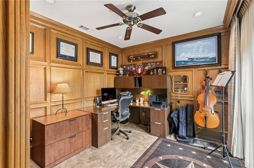 1005 Carmel Place, College Station, TX 77845
