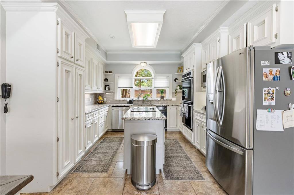 1005 Carmel Place, College Station, TX 77845