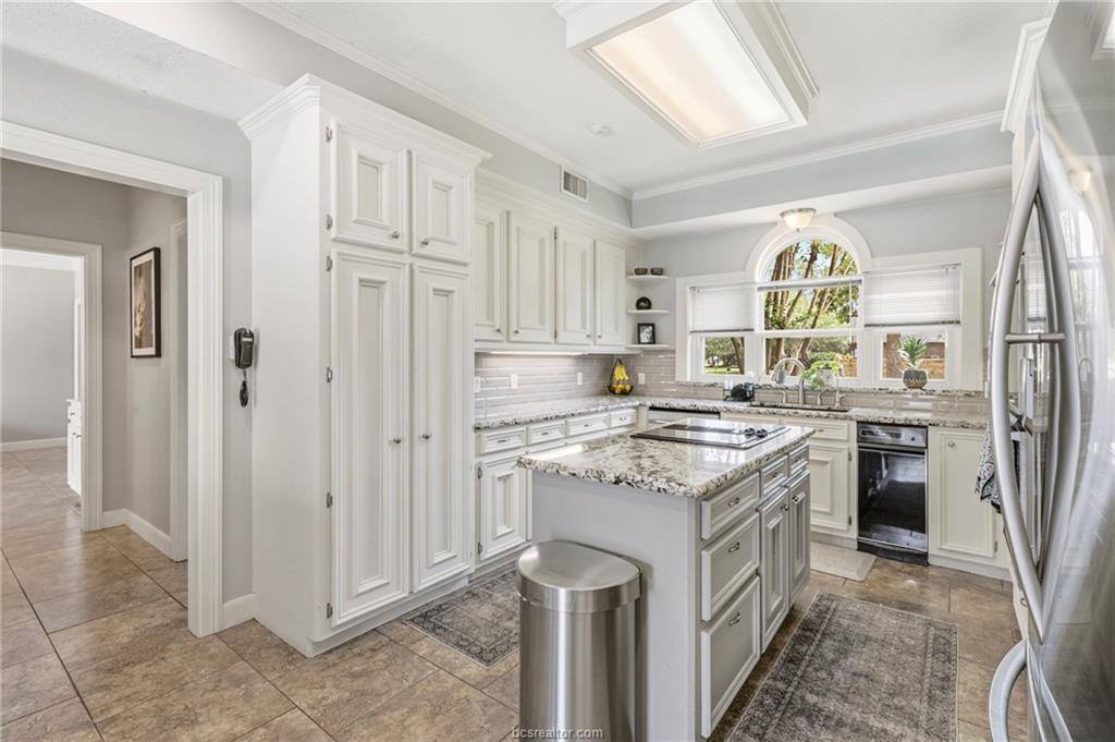 1005 Carmel Place, College Station, TX 77845