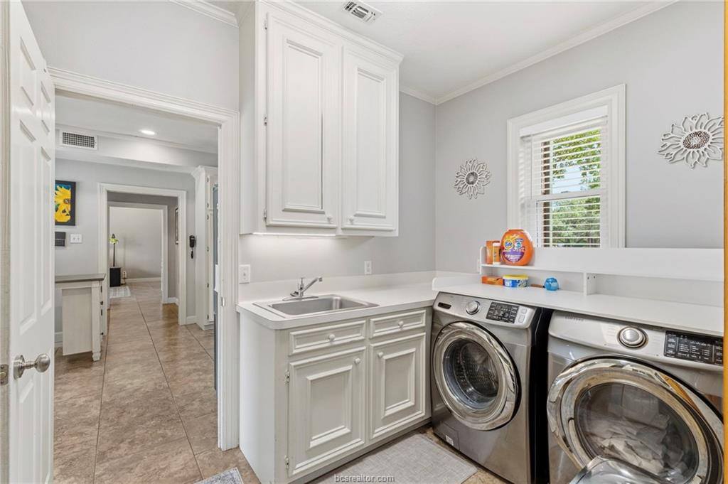 1005 Carmel Place, College Station, TX 77845