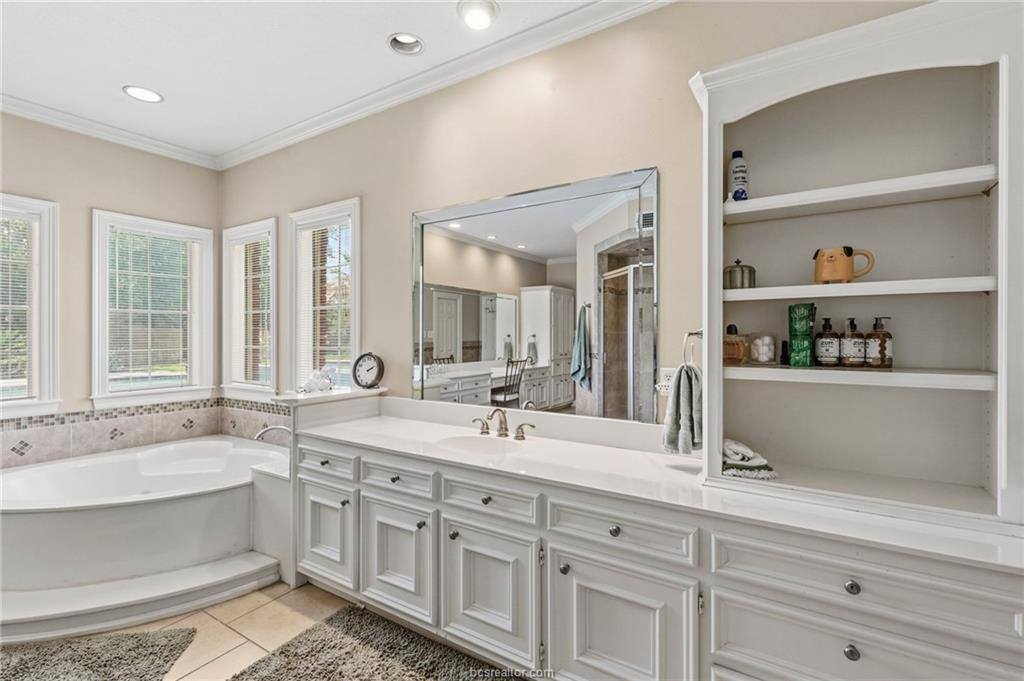 1005 Carmel Place, College Station, TX 77845