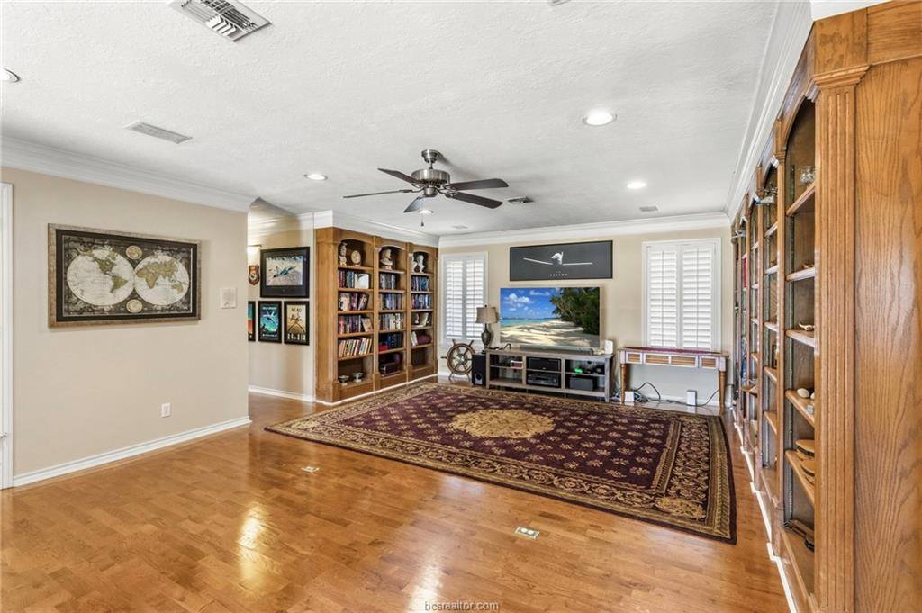 1005 Carmel Place, College Station, TX 77845
