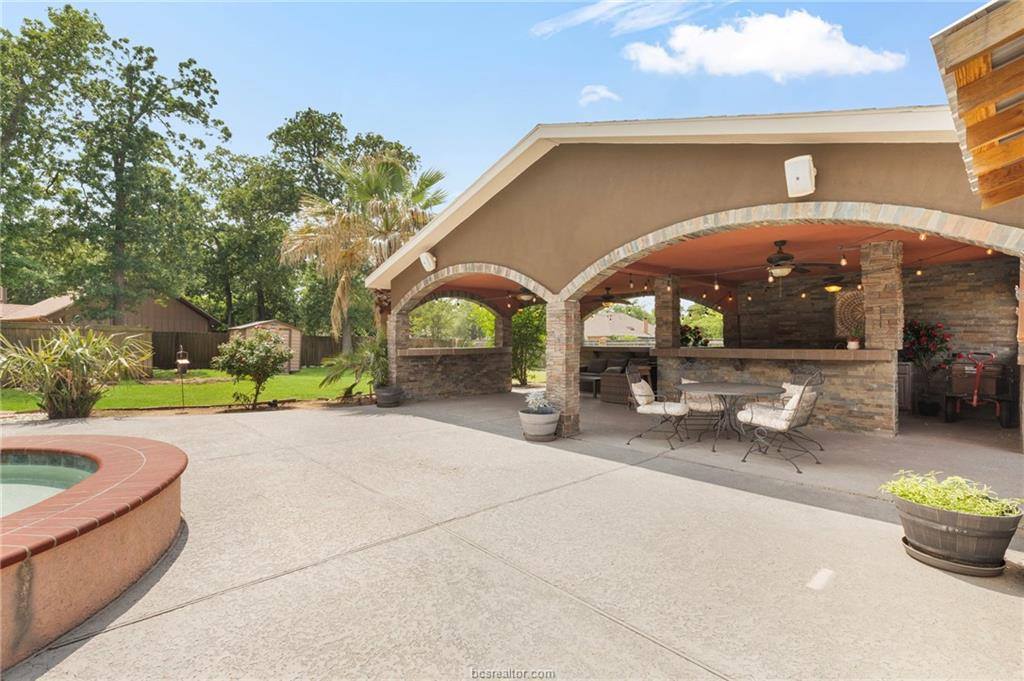 1005 Carmel Place, College Station, TX 77845