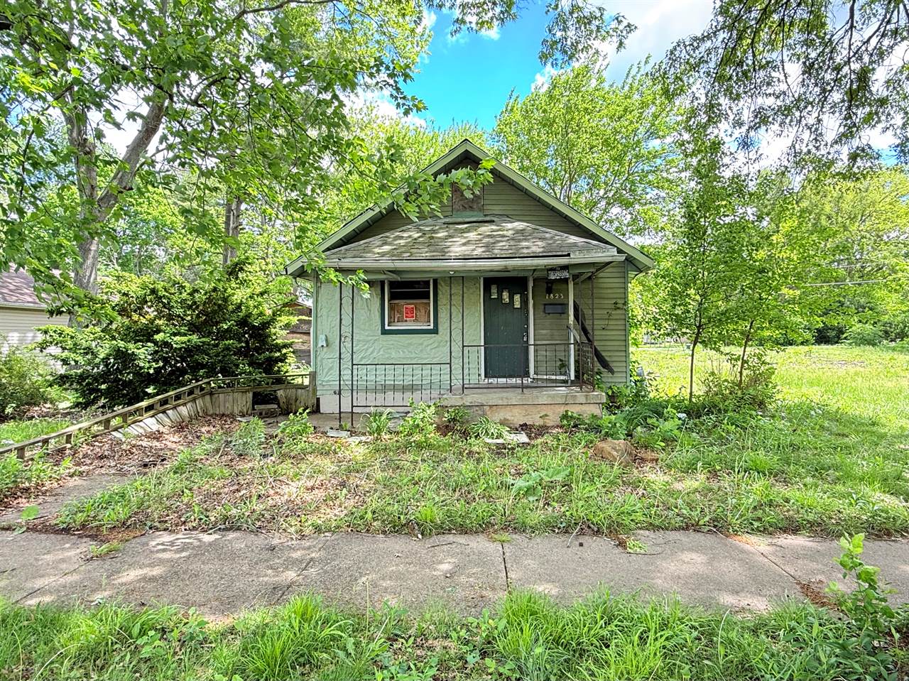 1823 n 23rd, Terre Haute, IN 47804