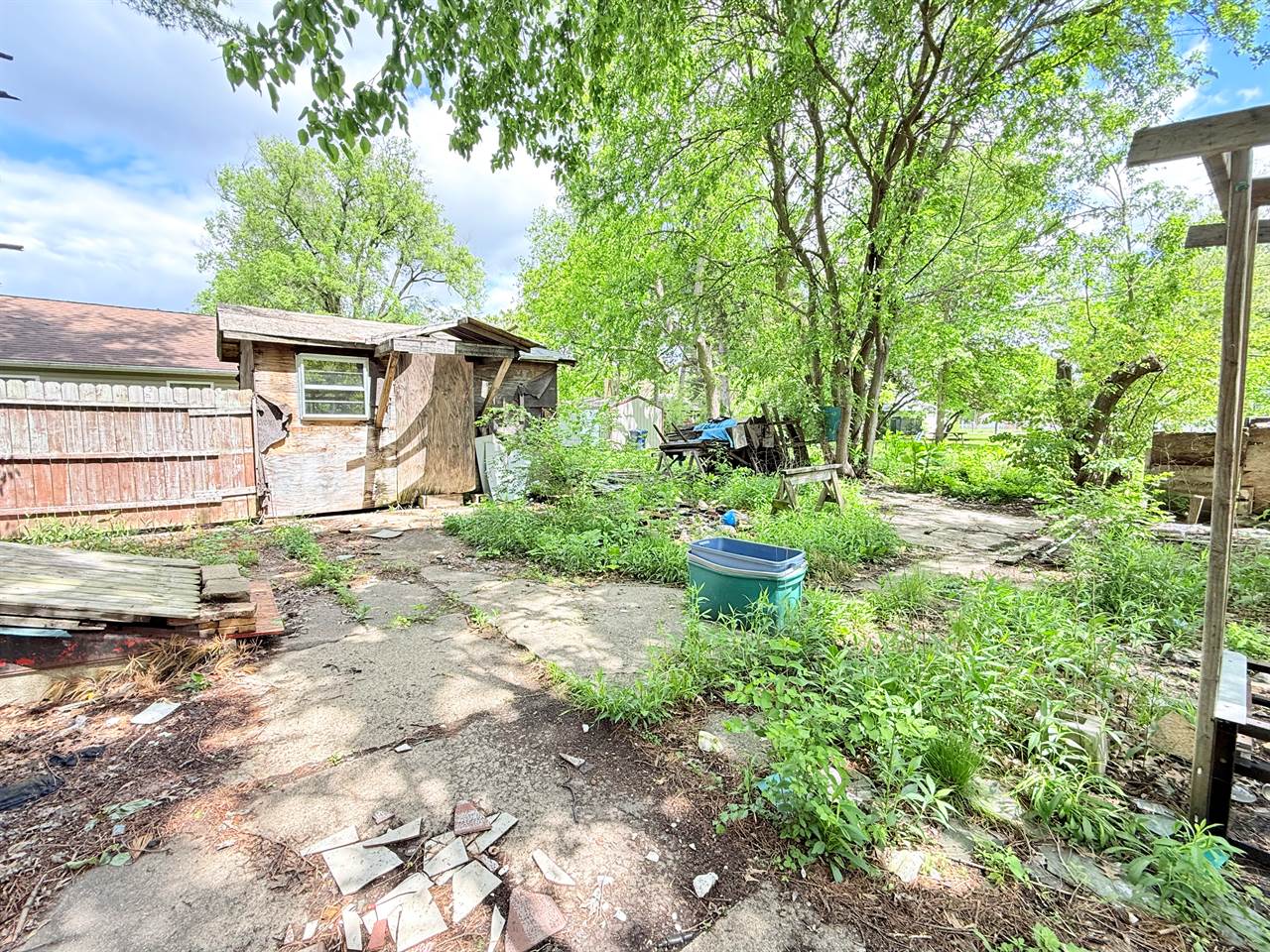 1823 n 23rd, Terre Haute, IN 47804