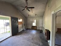 1823 n 23rd, Terre Haute, IN 47804