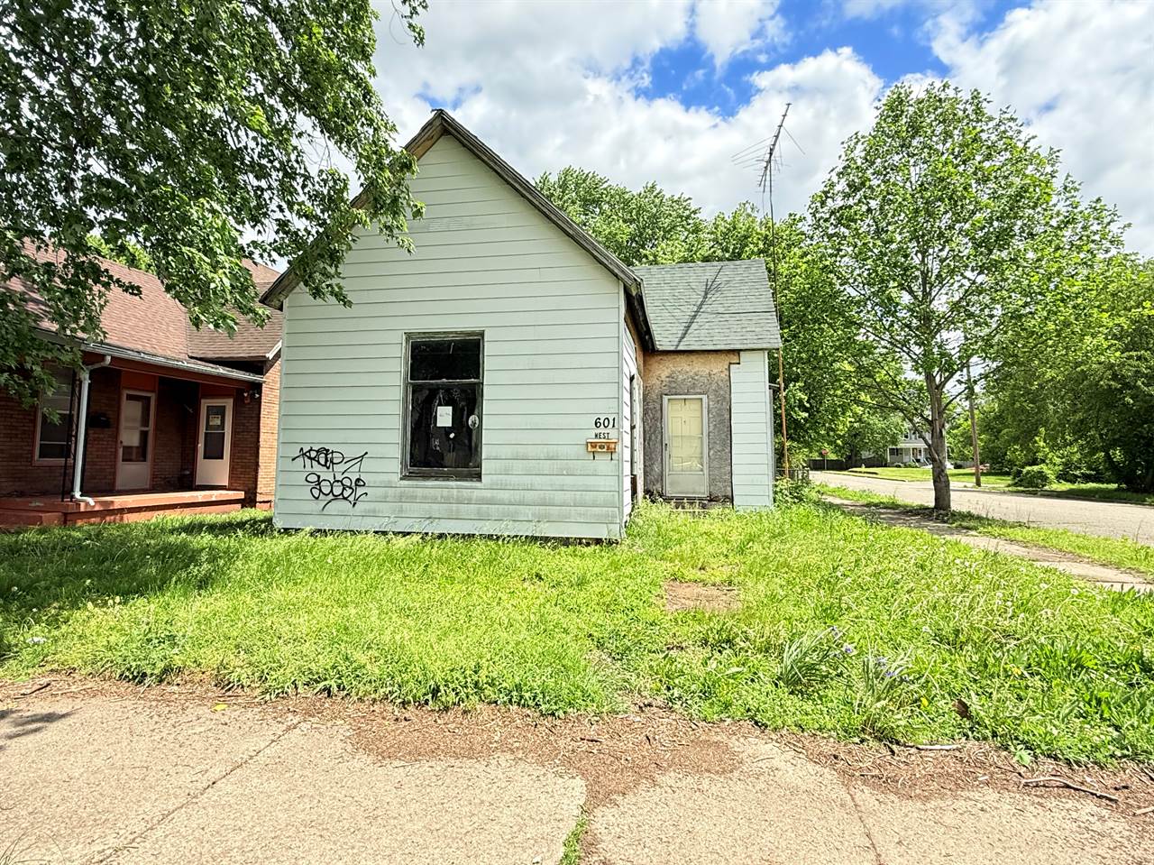 601 N 13 1/2 St, Terre Haute, IN 47804