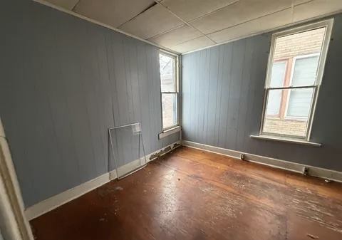 601 N 13 1/2 St, Terre Haute, IN 47804
